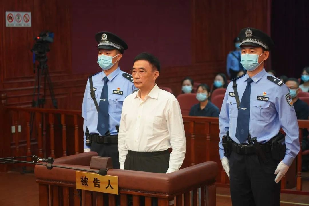 图源:人民日报客户端公开资料显示,徐鸣出生于1958年1月,安徽凤阳人