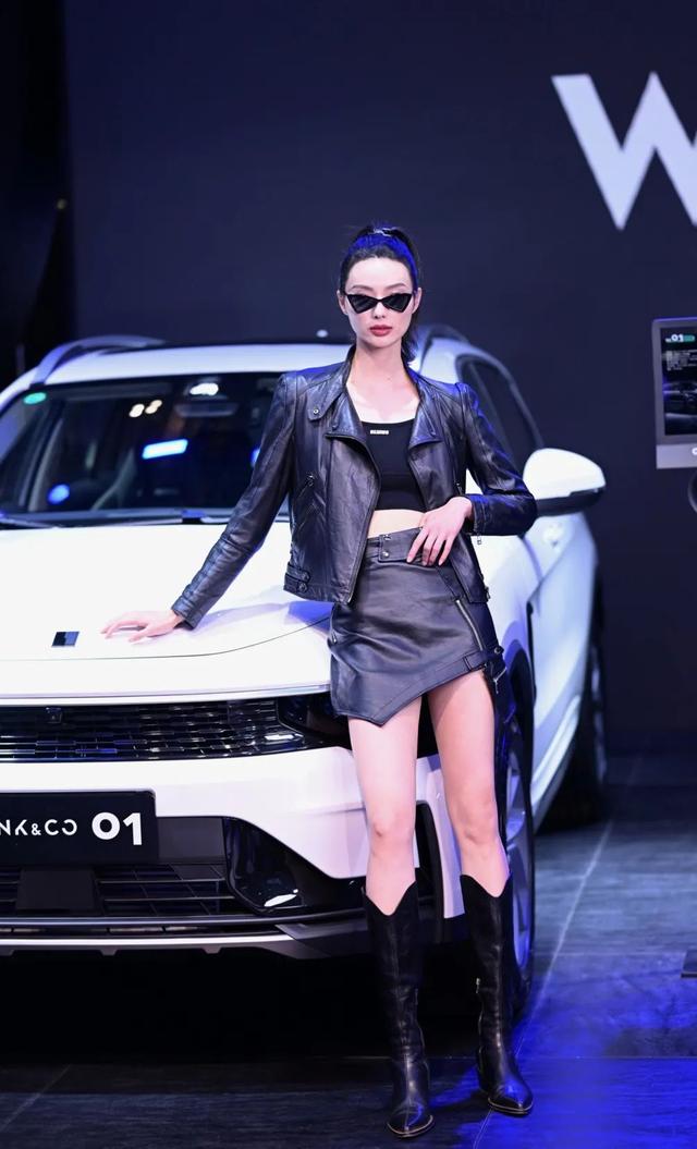 直击现场第24届中国昆明国际汽车博览会今日盛大开幕主播星宁晨晨带您