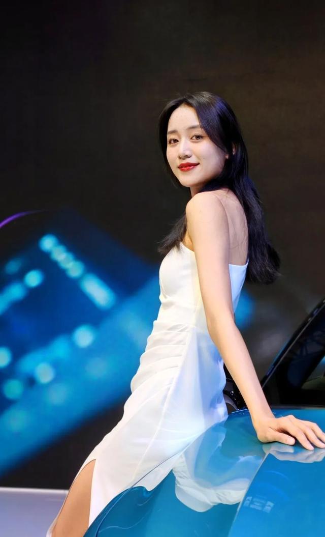 直击现场第24届中国昆明国际汽车博览会今日盛大开幕主播星宁晨晨带您