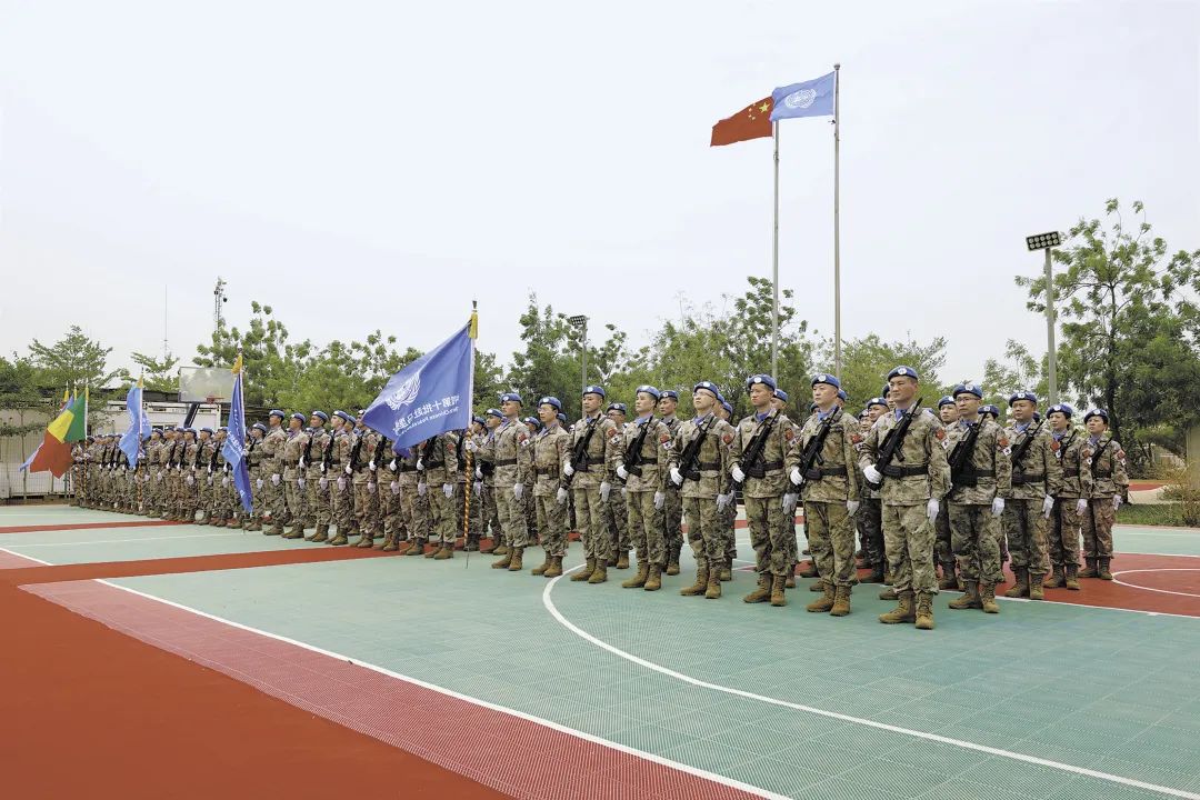 我赴马里维和部队全体官兵荣获联合国“和平勋章”