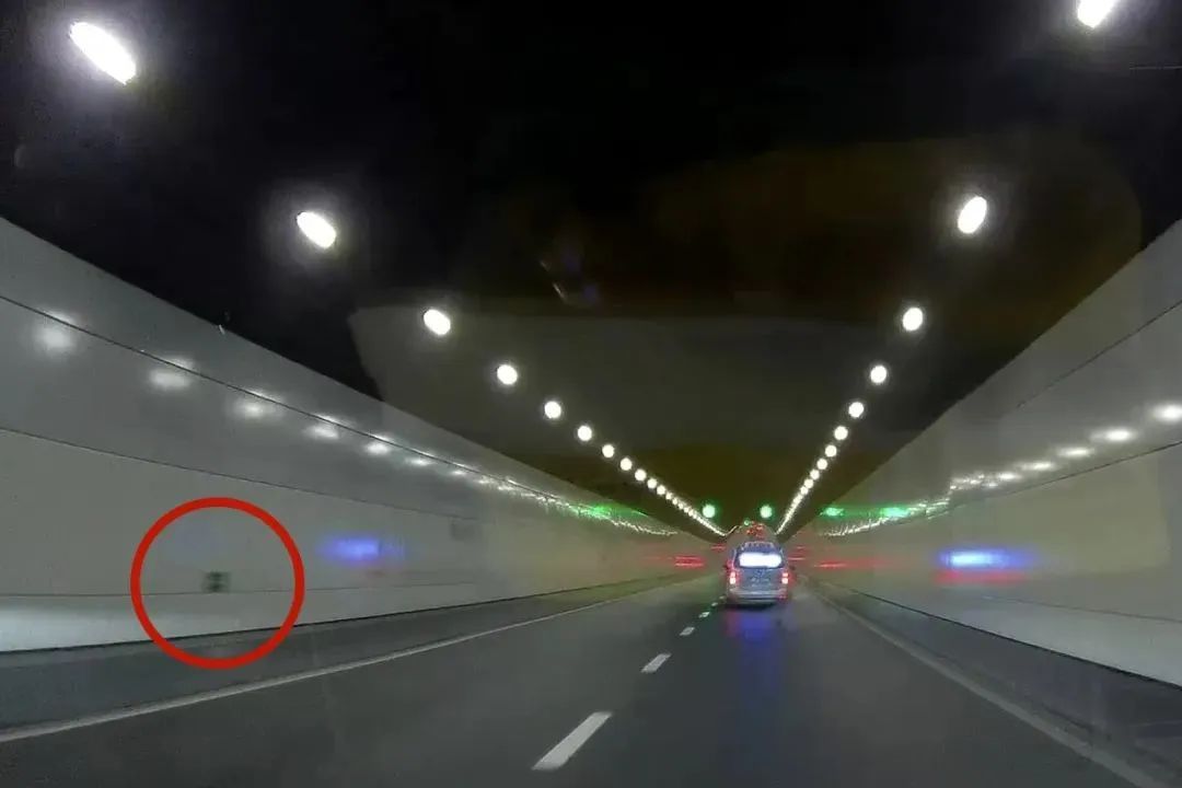 指示带是什么意思上海一隧道内应急疏散指示标有问题？记者拨打服务监督电话后遭怼_https://www.jmylbn.com_新闻资讯_第4张