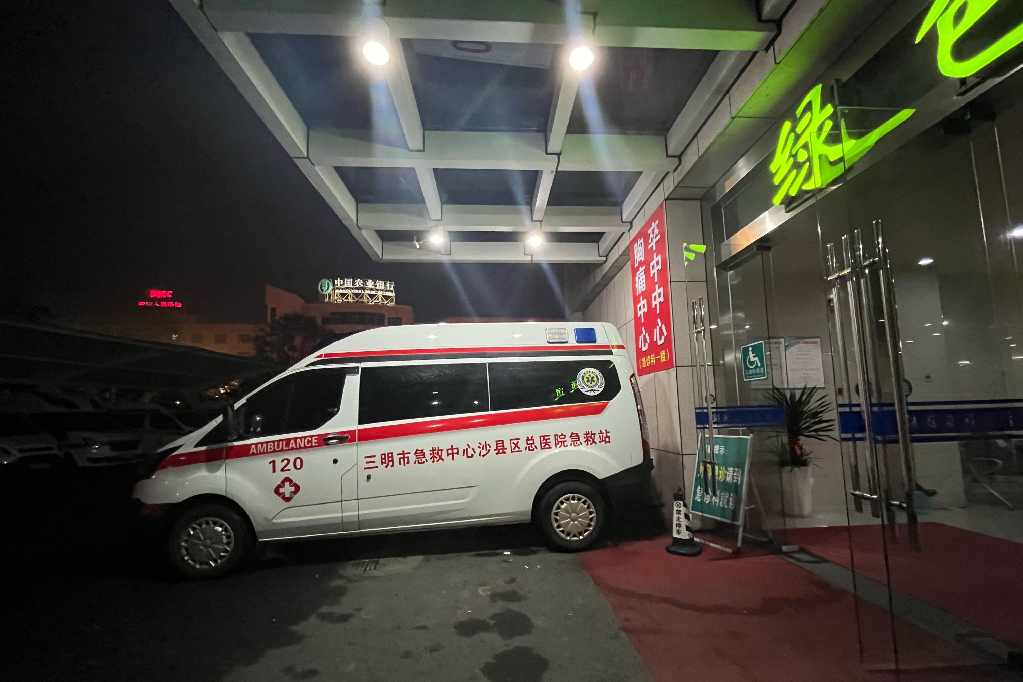 沙县区总医院"绿色通道"口,邹臻杰/摄