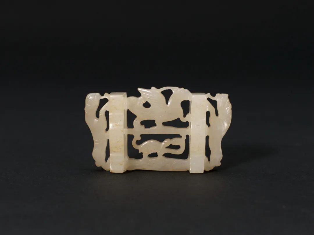 四灵纹玉胜 上海博物馆藏