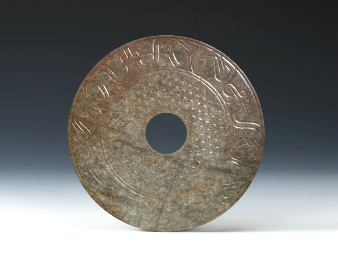 兽面云纹玉璧 上海博物馆藏