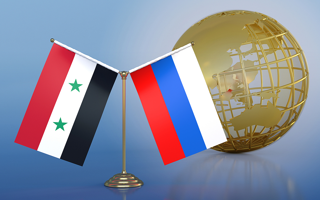 俄罗斯(右)国旗与叙利亚国旗 资料图 图源:视觉中国