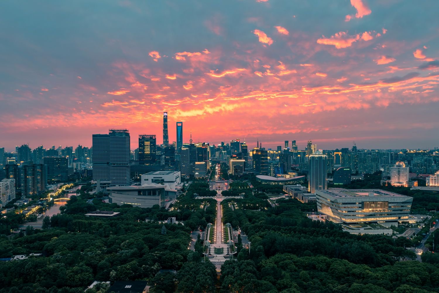 6月23日,上海浦东中轴线附近.张殿文/ipshanghai 图