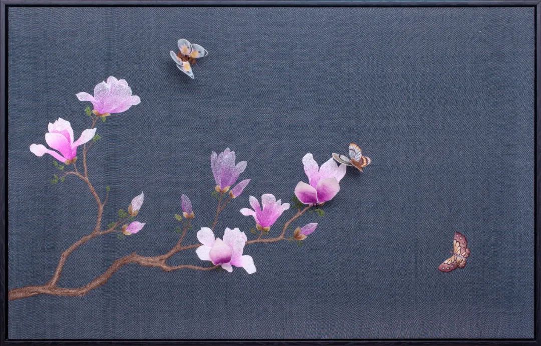 张雪的苏绣作品"玉兰蝴蝶"