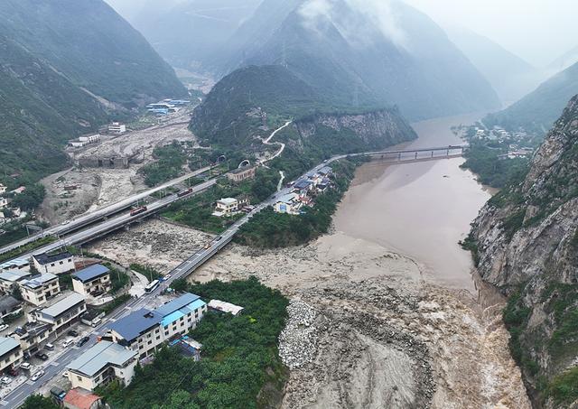2023年6月27日,四川阿坝,汶川县绵虒镇板子沟泥石流灾害现场.