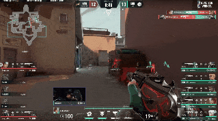 胜利的那一刻，EDG的队员们已经喜不自胜