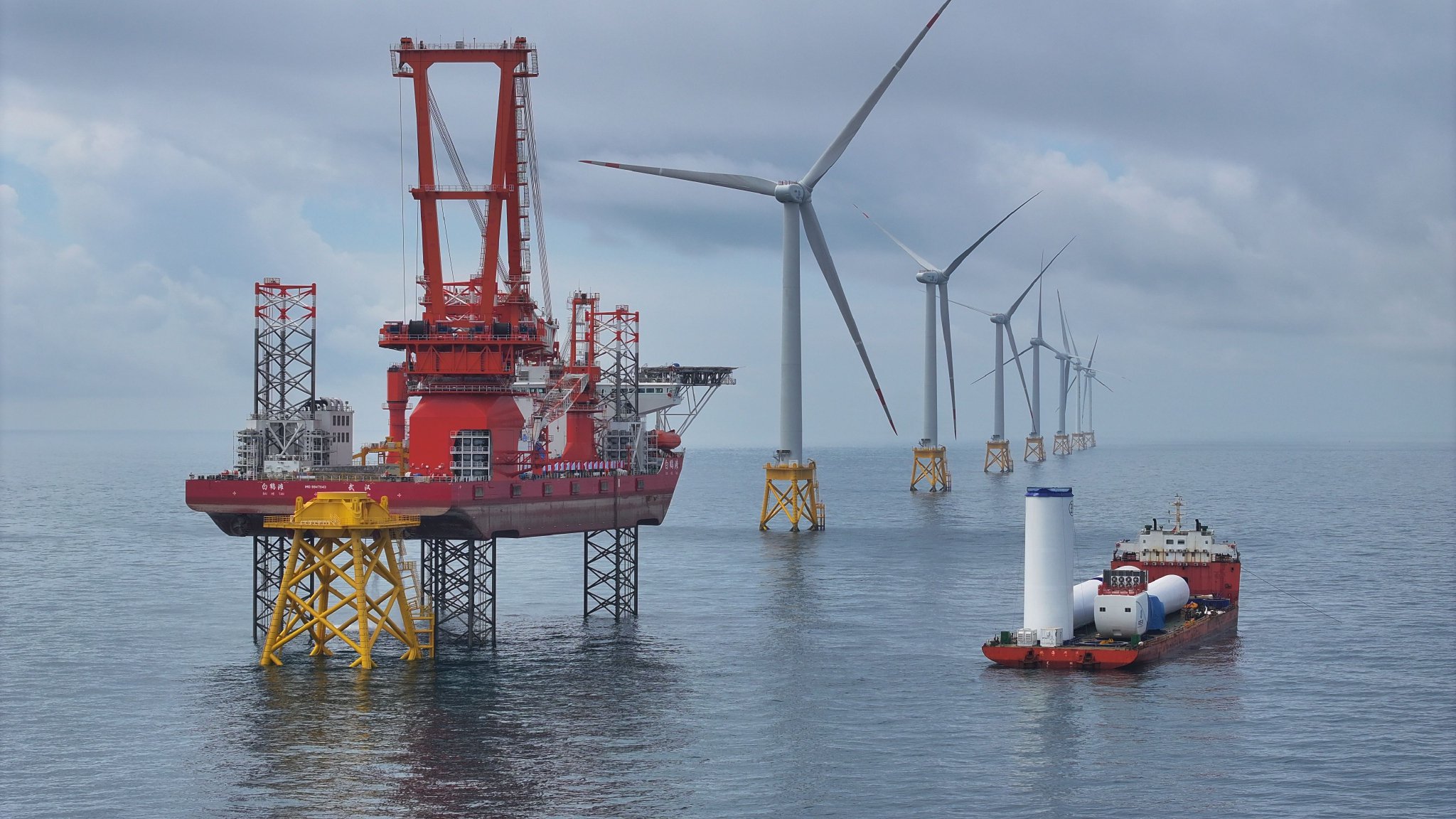 16兆瓦风机塔筒运输到固定海域.三峡集团供图