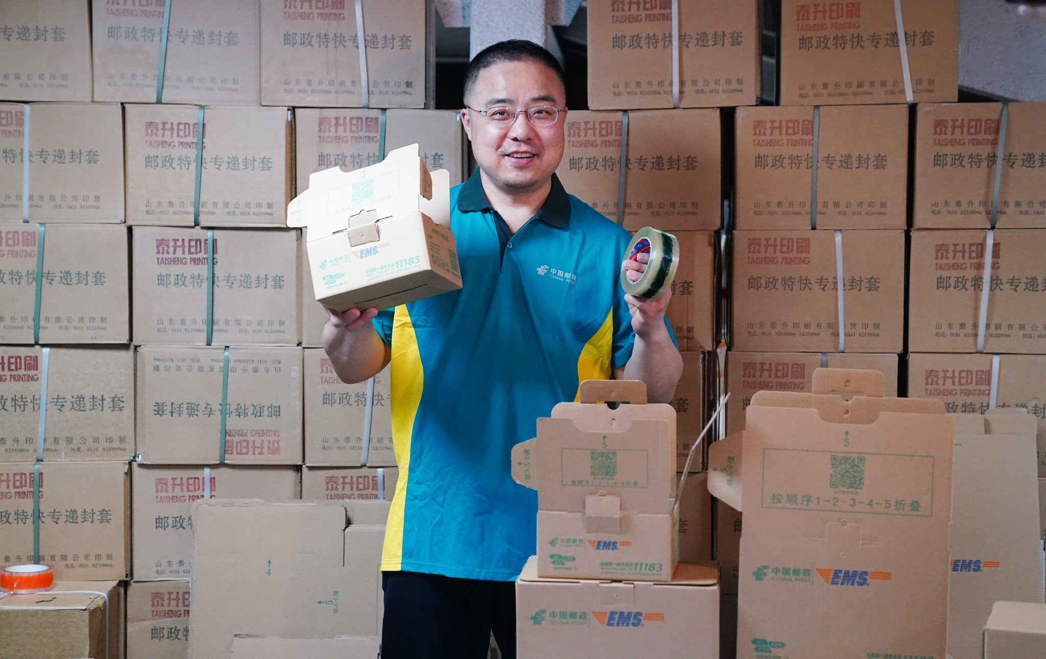 推进垃圾分类 绿色邮政,这个快递员有个特殊身份|垃圾分类_新浪财经