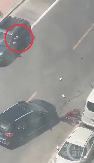突发！航班落地后撞上机场廊桥 东航致歉