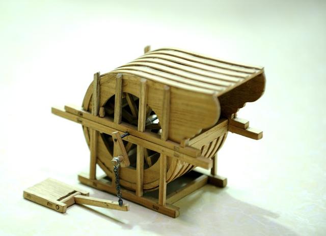 留住时代记忆!万荣七旬老人制作迷你农具