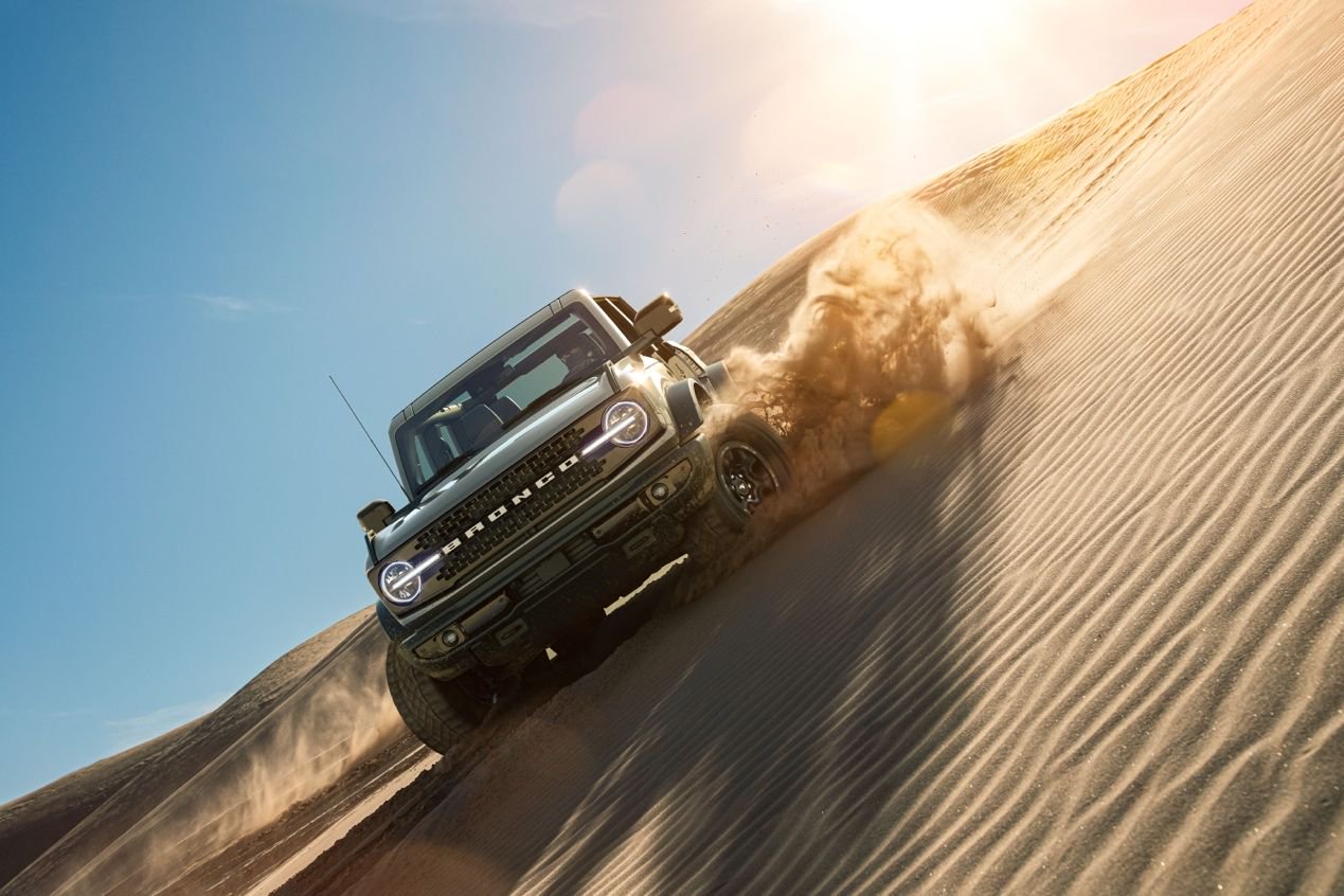 力压牧马人的硬核存在,福特bronco更具越野实力-新浪汽车