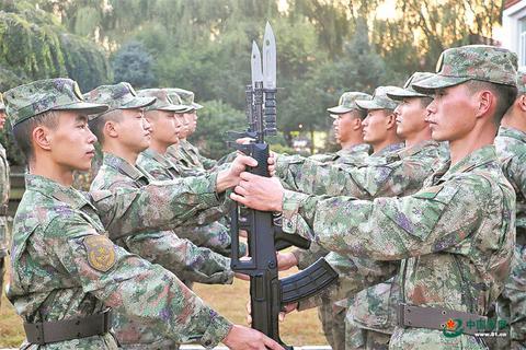 刘建远 摄改变的种子,一点点破土而出"我要当好翠岗红旗连的擎旗人!