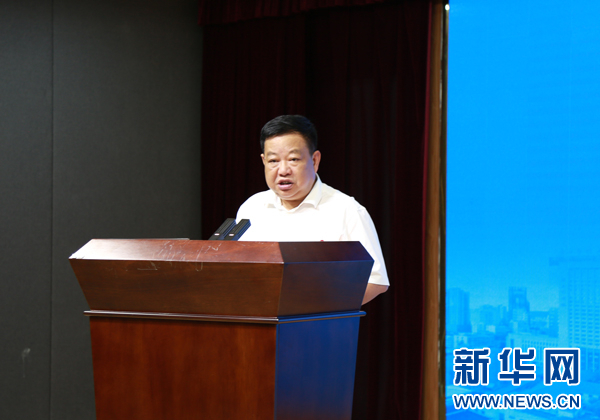 黔东南州人民医院党委书记杨勇灵致辞.新华网发(林建摄)