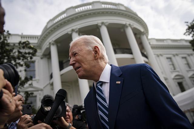 当地时间2023年6月28日,美国华盛顿,美国总统拜登在白宫接受记者采访