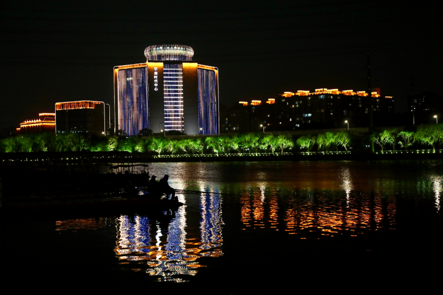 高碑店附近的华润时代中心夜景