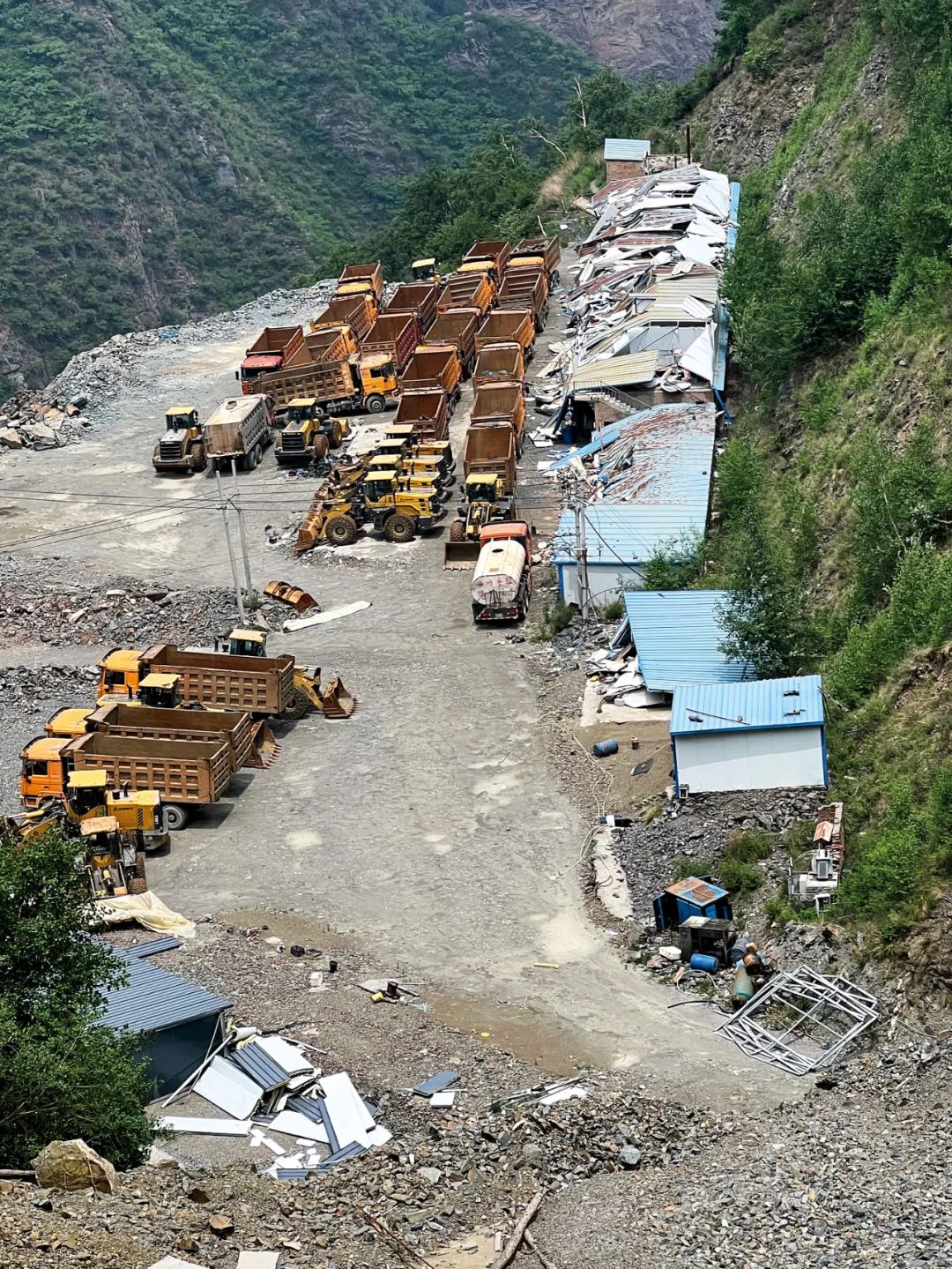 正在停产整顿中的精诚铁矿一角.本文图片&nbsp;中国新闻周刊