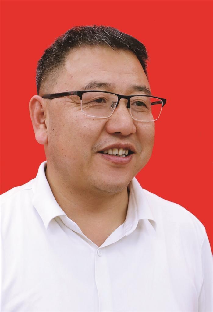 "现在,正值《兰州日报》创刊30周年,借此机会,我谨代表红古区向《兰州