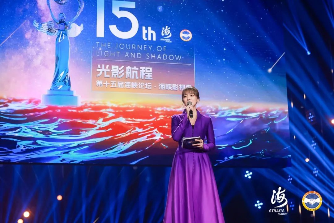 姬天语,中国台湾相声演员,师从刘增锴,还是台湾相声演员陈逸安,魏龙豪