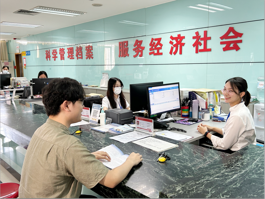 高校毕业生在南宁市人才服务管理办公室档案管理业务办理窗口咨询