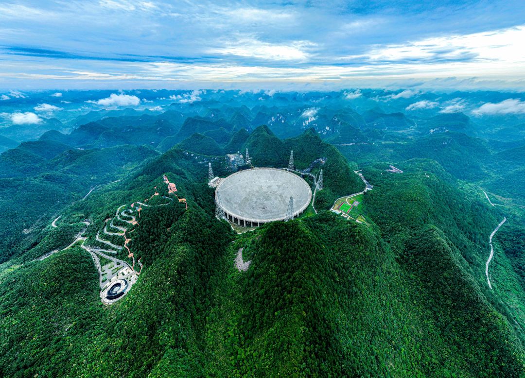 6月23日,"中国天眼"全景,无人机照片.欧东衢摄(新华社)