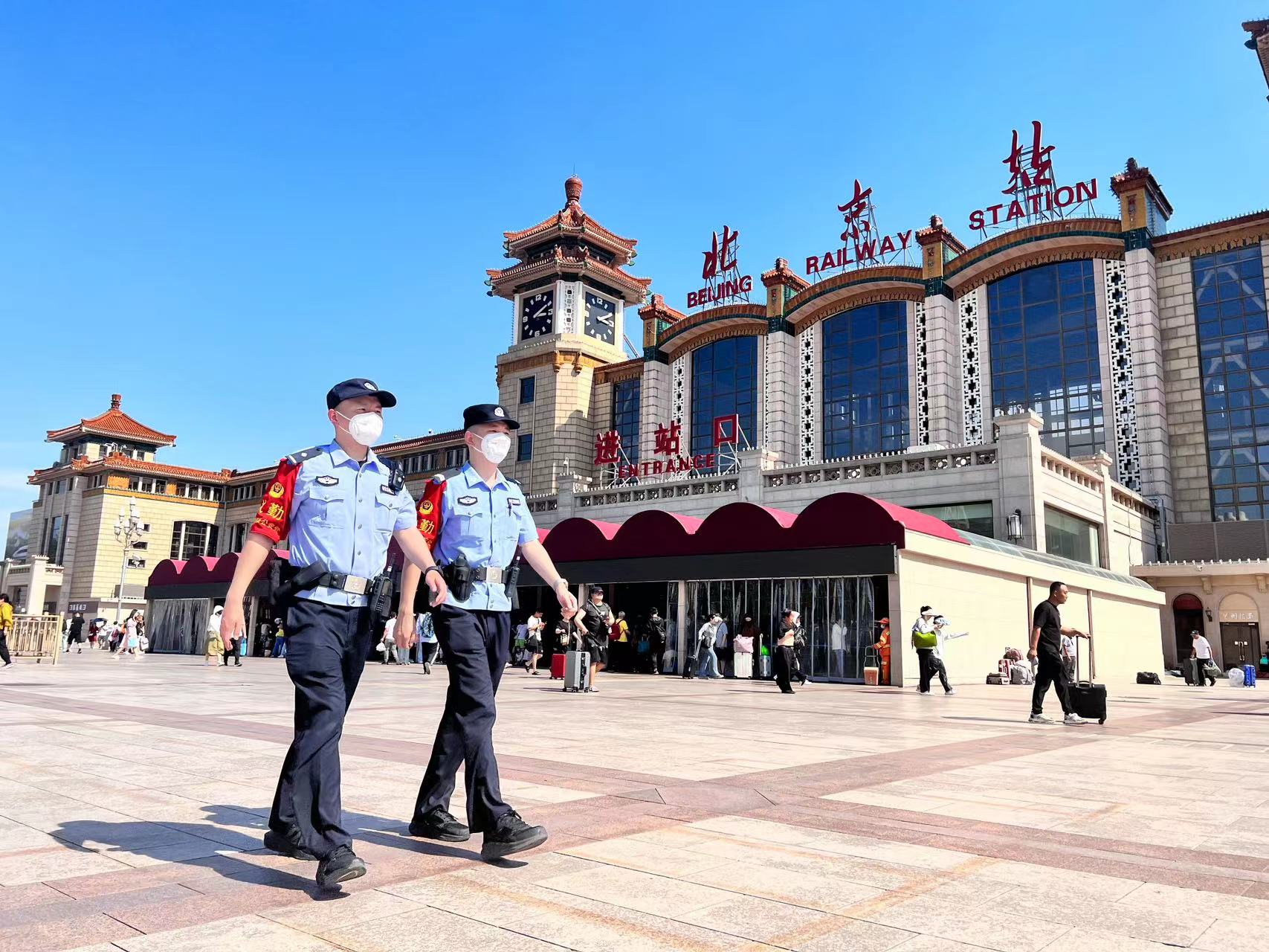 正在执勤的北京铁路公安处北京站派出所民警.受访者供图