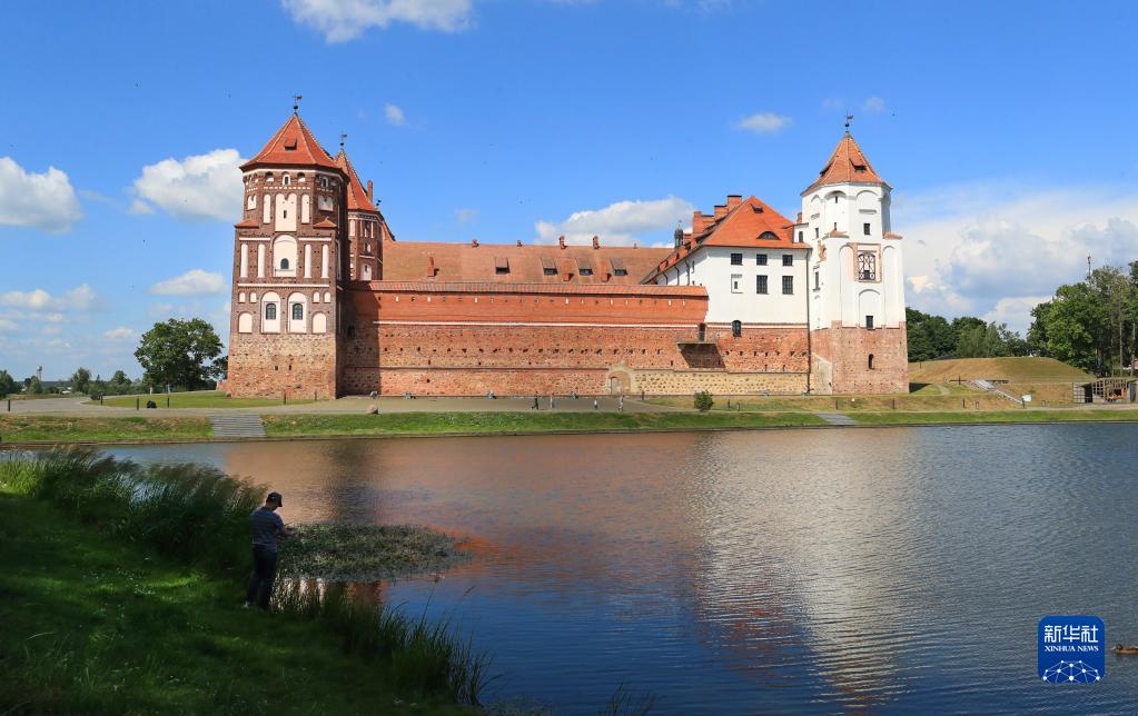 是白俄罗斯城堡建筑的典范