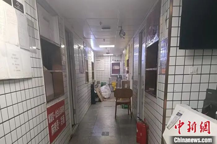 北京市朝陽區(qū)定福莊某處的“幽靈外賣”。左雨晴 攝