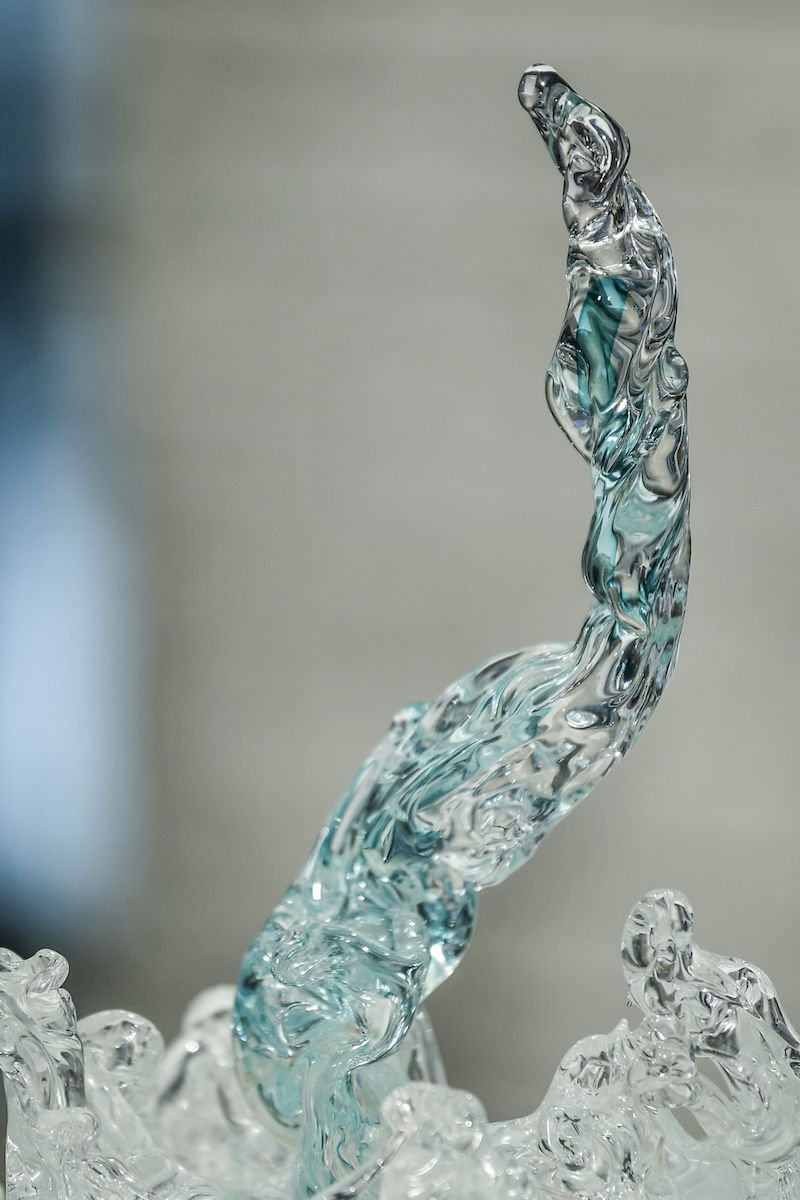 "我感知,我存在——华贸中心当代艺术展"现场 &nbsp;王嘉成玻璃作品