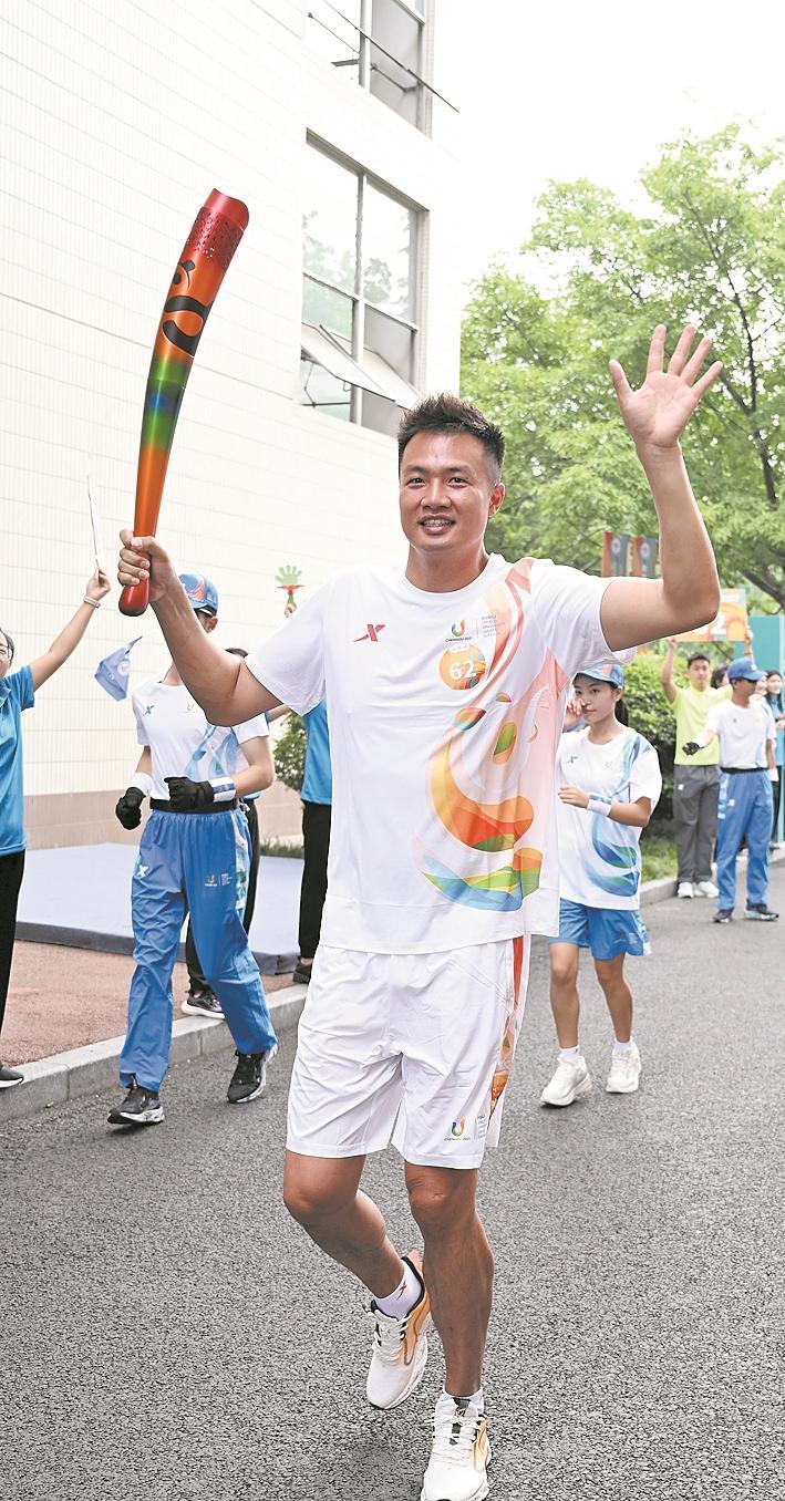 第25届大运会110米栏冠军尹靖