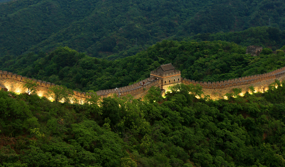 夜色中的慕田峪长城(怀柔慕田峪长城景区供图)