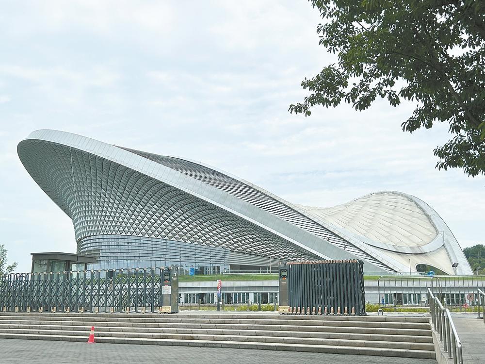 成都凤凰山体育公园外景 石维明 摄