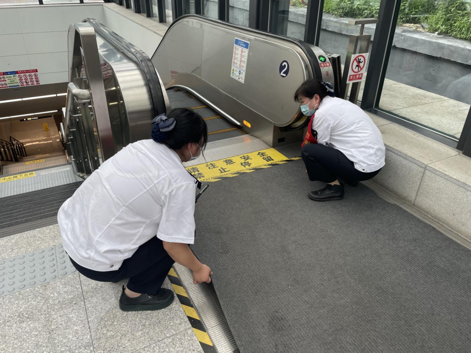 市民乘坐地铁要注意这些安全细节|地铁_新浪财经_新浪网