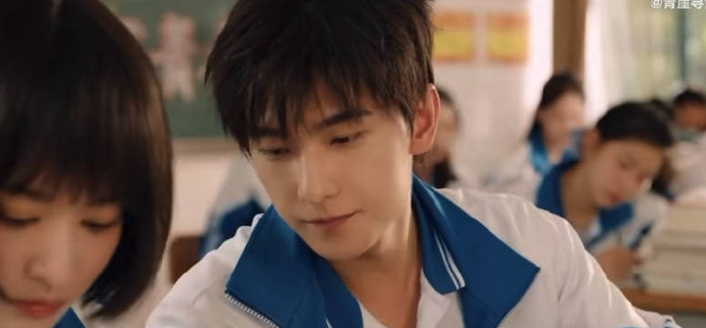 杨洋《我的人间烟火》开播预告 高中时期的宋焰，可爱又中二啊|杨洋|我的人间烟火_新浪新闻