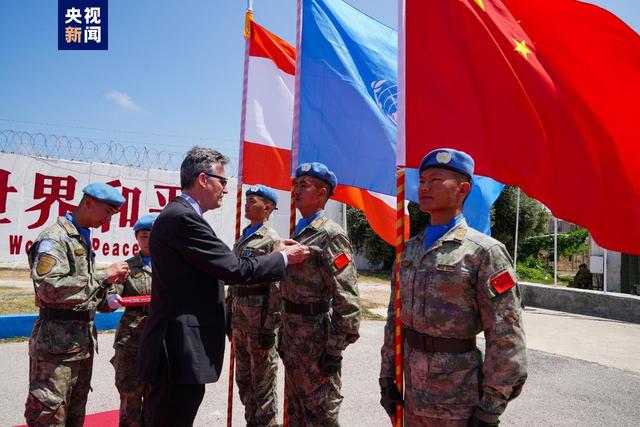 中国赴黎巴嫩维和部队410名官兵荣获联合国"和平荣誉勋章"|黎巴嫩
