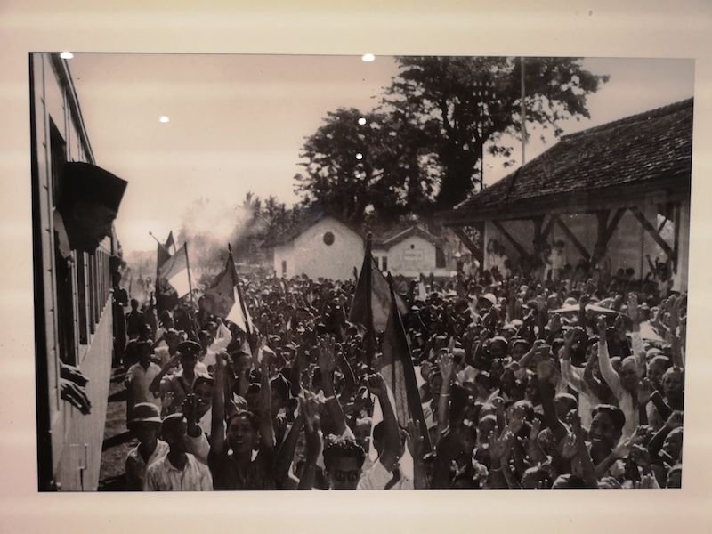 阿莱克斯•门杜，《火车站送别上前线》，1946年，印尼，ANTARA-IPPHOS 藏