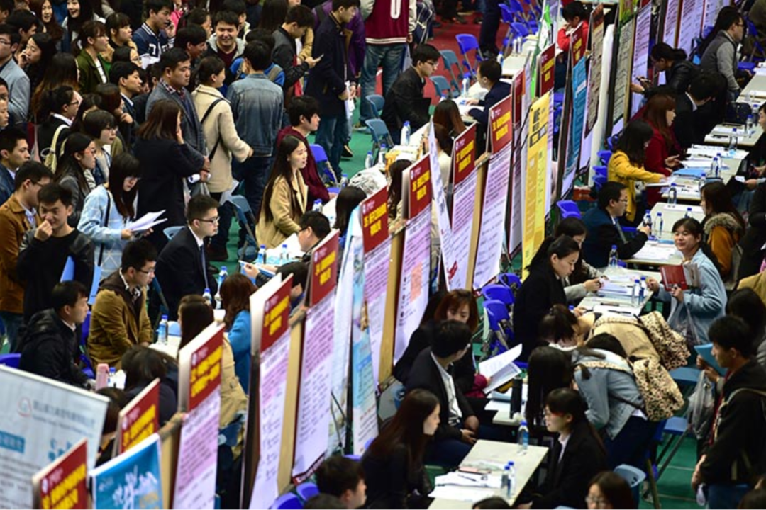 安徽大学2016年毕业生春季双选招聘会现场