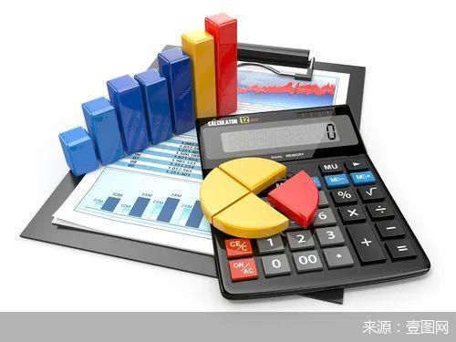 华盛顿速攻扣篮前布朗犯规疑云：转播方络续回放特写激发争议(华盛顿篮球运鼓动)