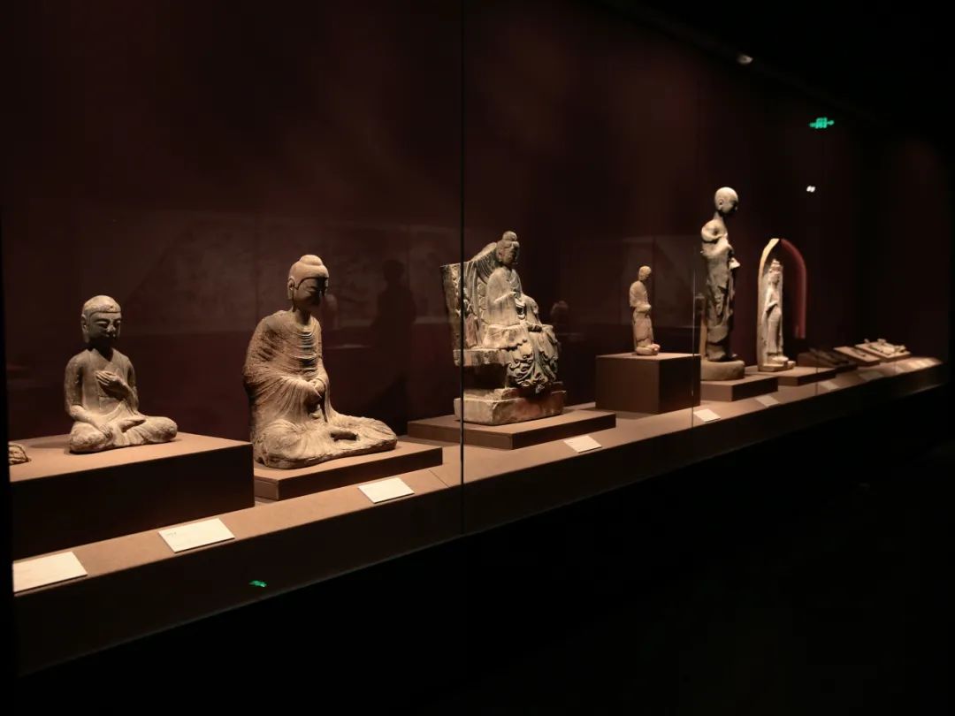 麦积山石窟艺术来到深圳:造像壁画里的"东方微笑"