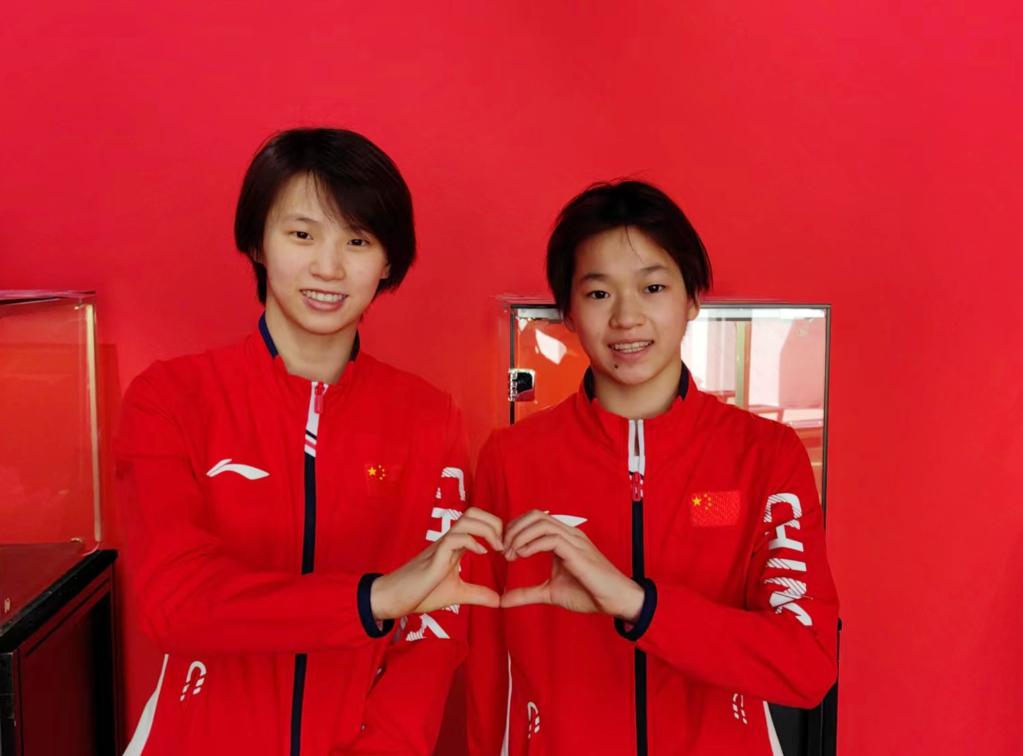 陈芋汐和全红婵"姐俩好".新华社记者 周欣 摄