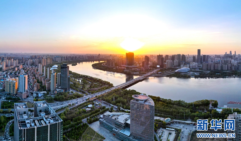 航拍沈阳浑河两岸风光.新华网夏铭阳摄