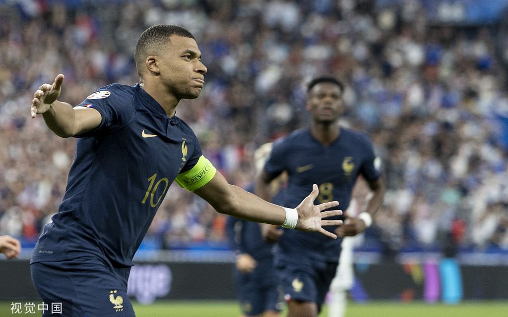 宁可一年不踢球,也要自由身离开巴黎,谁给了姆巴佩底气