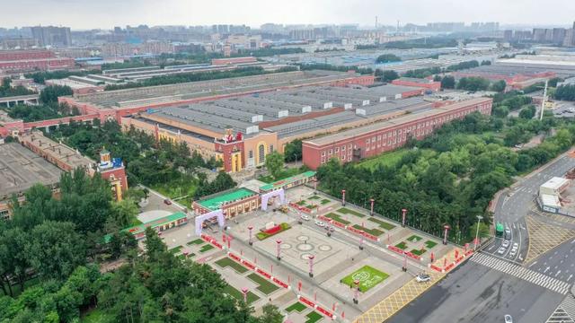 无人机拍摄的第一汽车制造厂一号门（7月9日摄）。新华社记者 张楠 摄