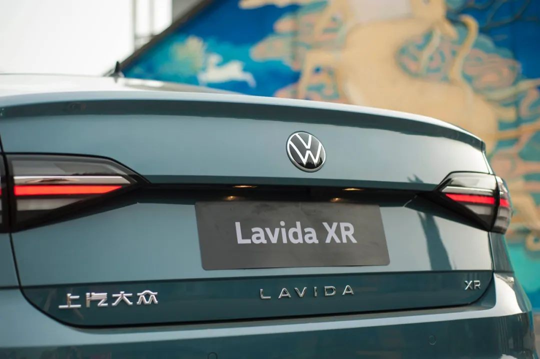 如果在路上看到一辆轿车尾部有lavida的标识