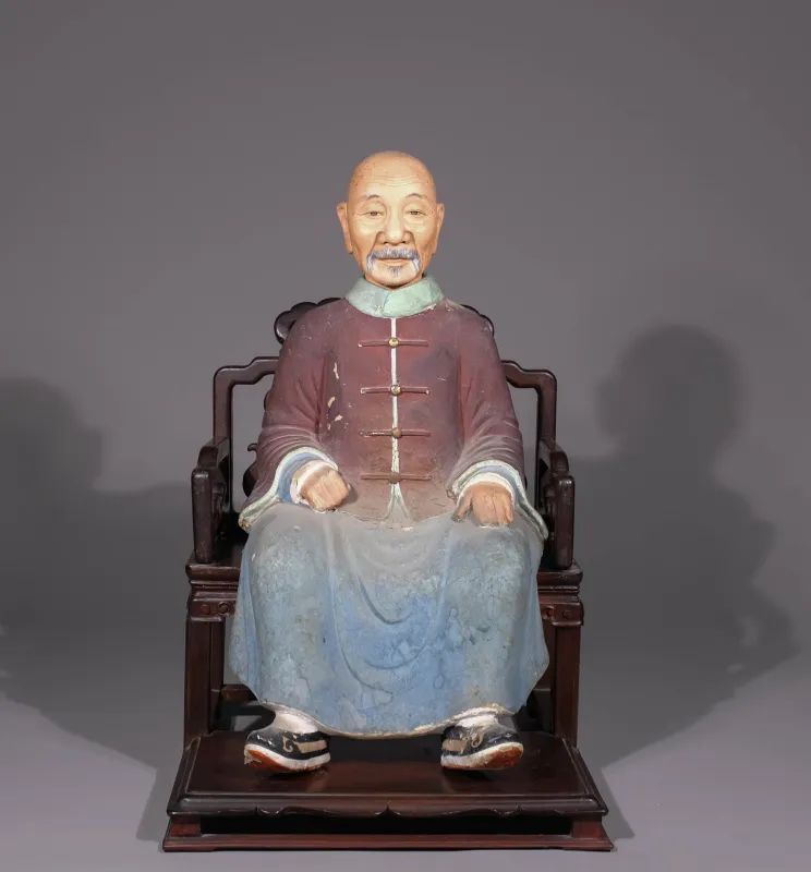 清乾隆·泥塑彩绘唐英坐像.(图片来源:联拍在线)