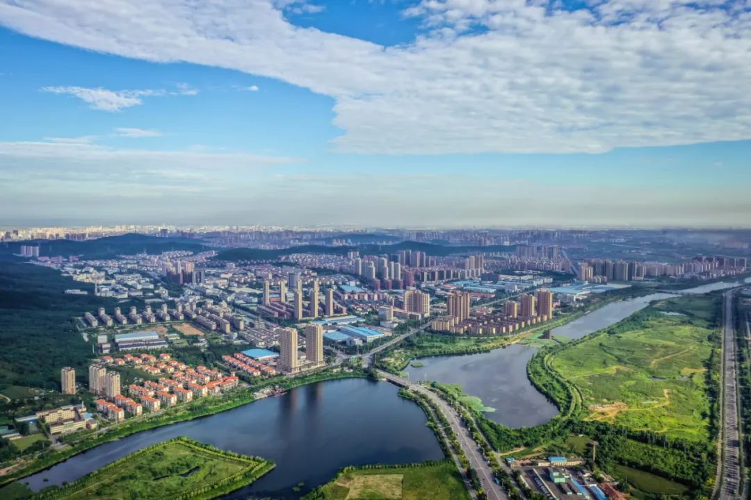 俯瞰现代钢都,秀美鞍山.特约记者 刘庆伟 摄