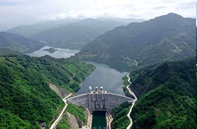 本次通水,从引汉济渭年供水能力5亿立方米的三河口水库取水,经过秦岭