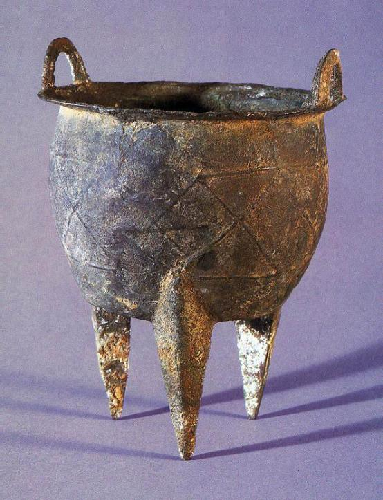二里头遗址出土的青铜鼎